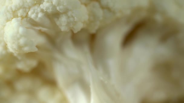 auliflower blanc à l'intérieur chou tête macro. Motion de mise au point, 4K 