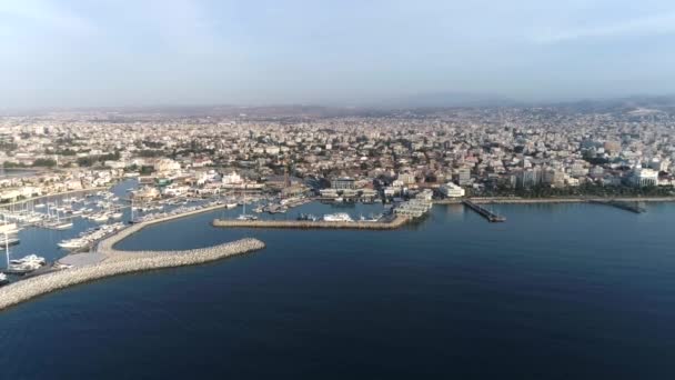 Marina Területén Nyáron Reggel Jachtok Hajók Gyönyörű Tengerparton Limassol Ciprus — Stock videók