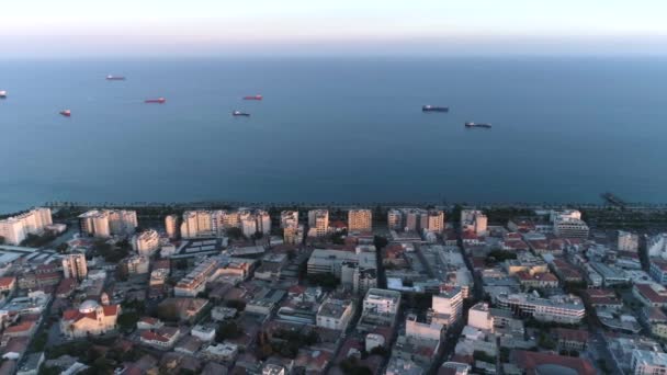 Limassol Stad Vid Solnedgången Stadsbild Och Havsutsikt Med Fartyg Och — Stockvideo