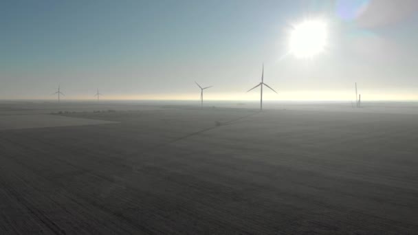 Molinos Viento Eléctricos Girando Nebulosa Mañana Amanecer Área Construcción Del — Vídeos de Stock