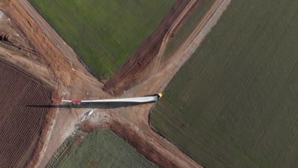 กระบวนการสร างโรงไฟฟ าพล งงานลมภายใต การก อสร การขนส งการต งใบพ งงานส — วีดีโอสต็อก