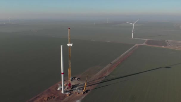 Bauprozess Der Windkraftturmmühle Bau Installation Der Gondel Grüne Saubere Erneuerbare — Stockvideo