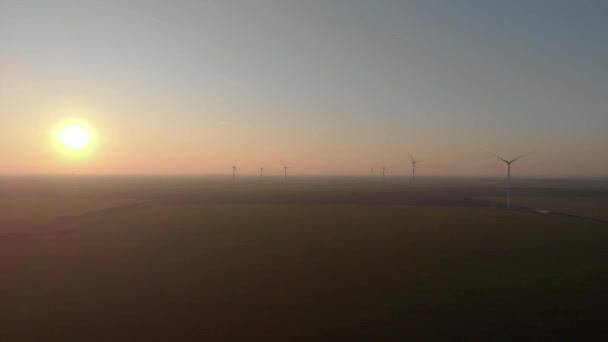 Parque Eólico Atardecer Grupo Torres Eólicas Molinos Amanecer Energía Verde — Vídeos de Stock