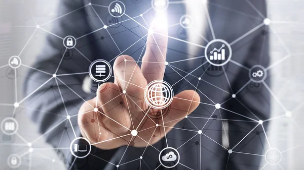 TIC - Tecnologias da informação e das telecomunicações e IOT - Conceitos da Internet das Coisas. Diagramas com ícones em fundos de sala de servidor . — Fotografia de Stock