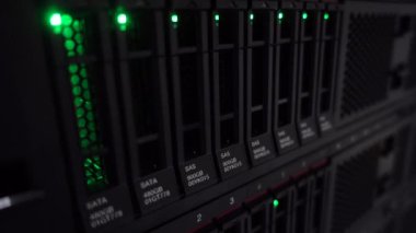 Sas Hdd Rack. Veri sürücülerinde parlak yeşil Leds. Kavram 3.0