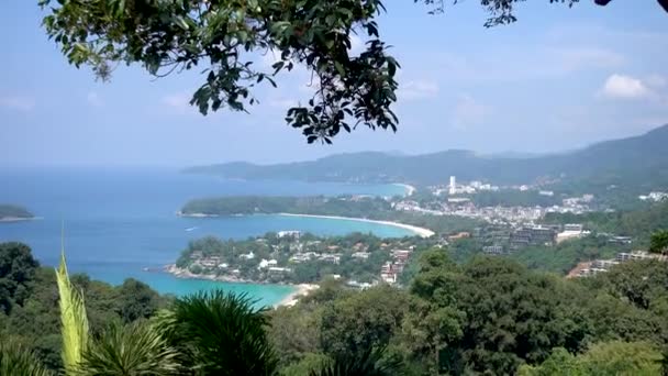 Point de vue Phuket. Vue de dessus sur la plage tropicale Phuket 