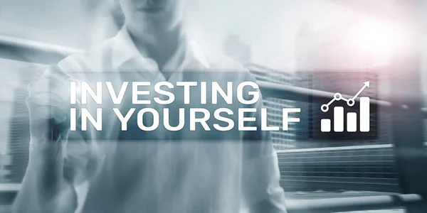 Επενδύεις στον εαυτό σου. Επιχειρηματικό οικονομικό υπόβαθρο. — Φωτογραφία Αρχείου
