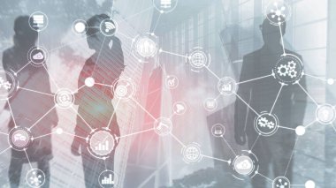 İnternet teknolojisi otomasyon akıllı endüstri. Modern şehir arkaplanındaki simgeler.