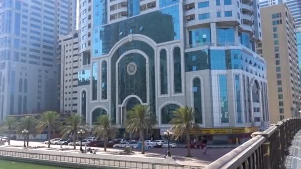 Vereinigte Arabische Emirate, Sharjah - 13. März 2020: Moving Camera Sharjah OAE. Leitartikel. — Stockvideo