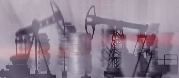 Wycieki ropy pod niebem. Podwójna ekspozycja pompy olejowej — Zdjęcie stockowe