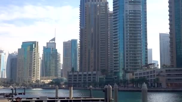 DUBAI, BAE - 12 Mart 2020 Dubai Marina. Yazı. — Stok video
