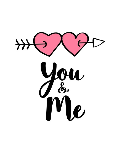 Letras escritas à mão Você e eu e formas de coração na seta para cartão de Dia dos Namorados, cartaz, banner ou rótulo. Vetor Dia dos Namorados ilustração . —  Vetores de Stock