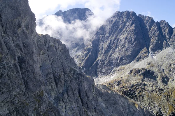 Tatra bergstoppar i moln — Stockfoto