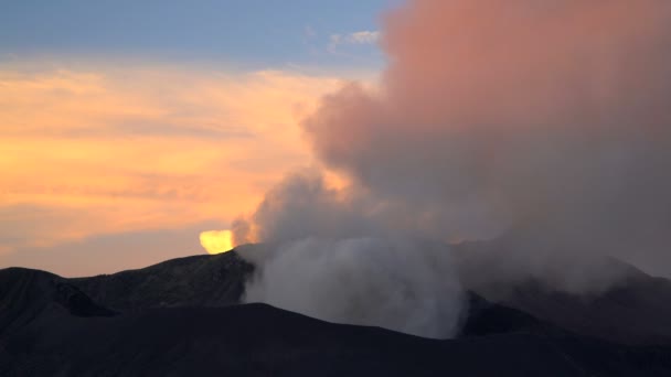 Mt Bromo erupting smoke — Stock Video