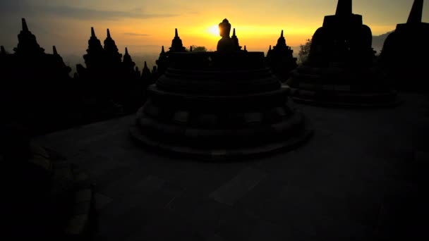 Borobudur Tapınağı'nda gündoğumu — Stok video