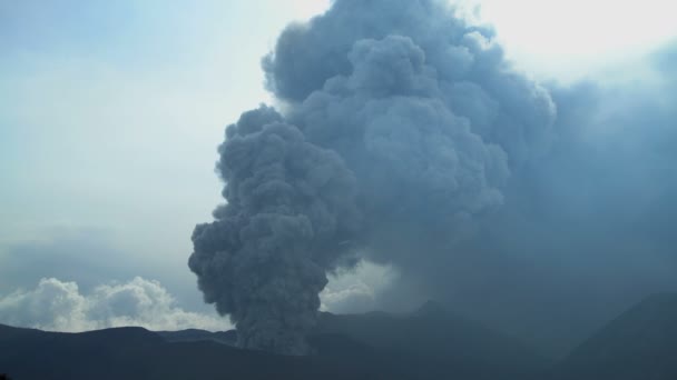 Mt Bromo erupting, Java — Stock Video