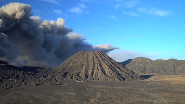 Kouř z Mount Bromo — Stock video