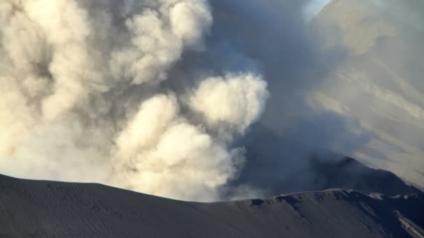 Mt Bromo erupting smoke — Stock Video