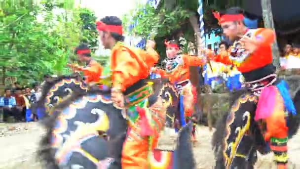 Jaranan-Tänzer treten auf — Stockvideo