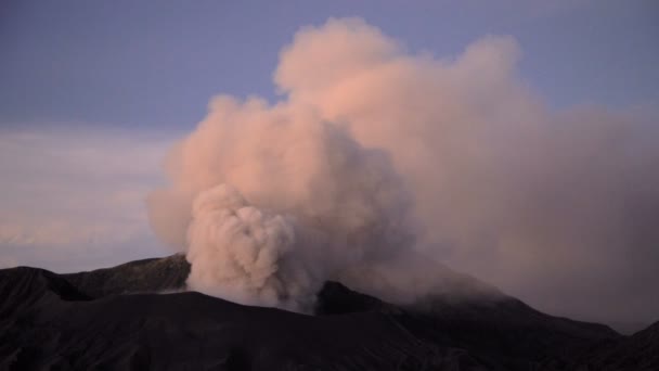 Kouř erupce z Mt Bromo — Stock video