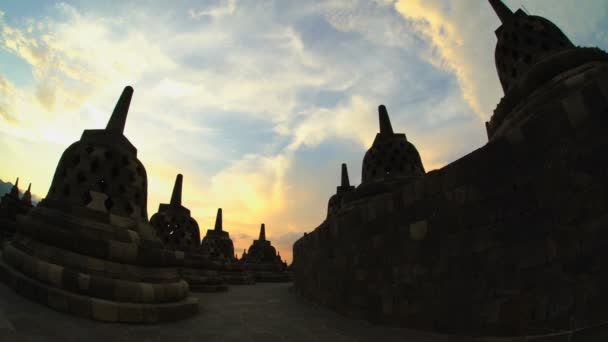 Zonsondergang over de Borobudur tempel — Stockvideo