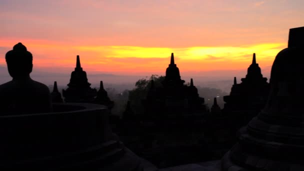 Borobudur y el monte Merapi al amanecer — Vídeos de Stock