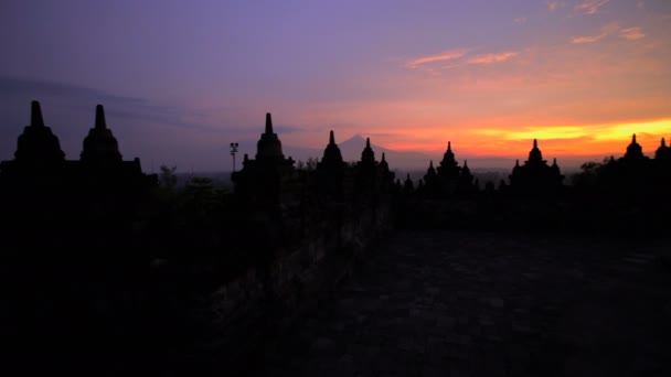 Chrám Borobudur při východu slunce — Stock video