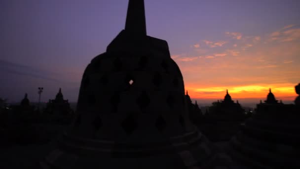 Zonsopgang boven de Borobudur tempel — Stockvideo