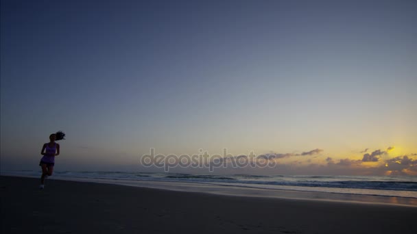 Woman female doing cardio at sunrise — Stock video