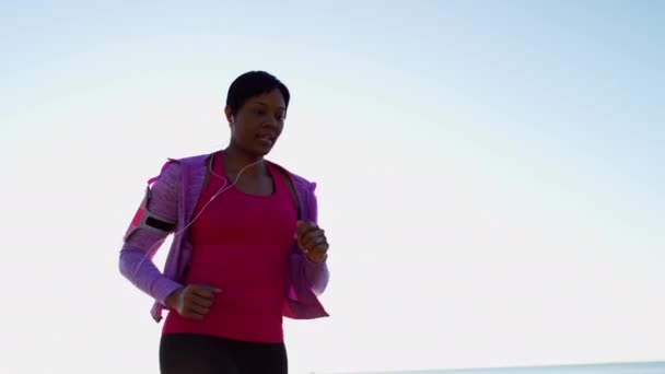 Female running with smart phone — Stock Video