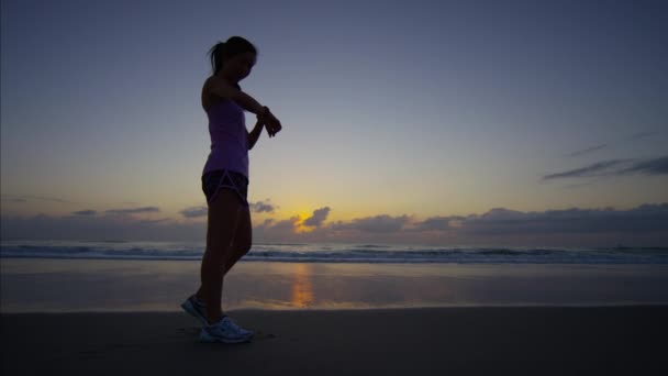 Girl doing cardio training — Stock Video