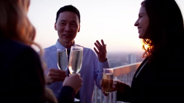 Business people toasting with champagne — Stock Video