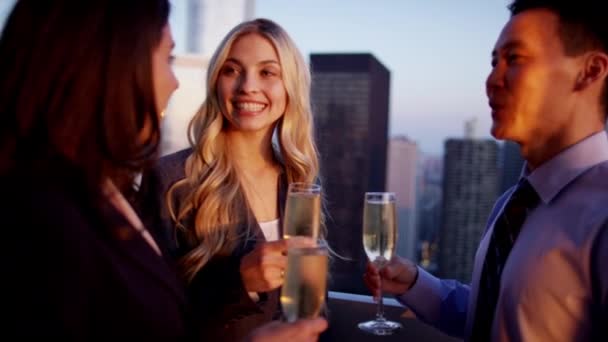 Collèges griller au champagne — Video