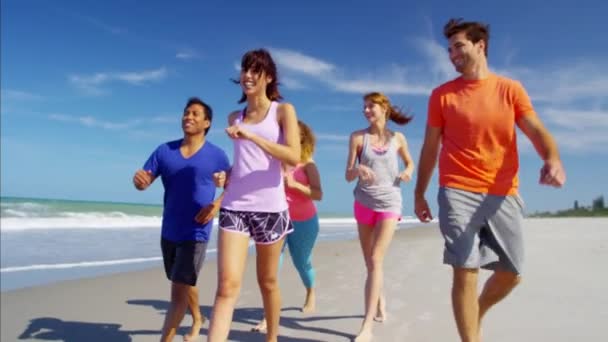 People enjoying exercise on beach — Stock Video