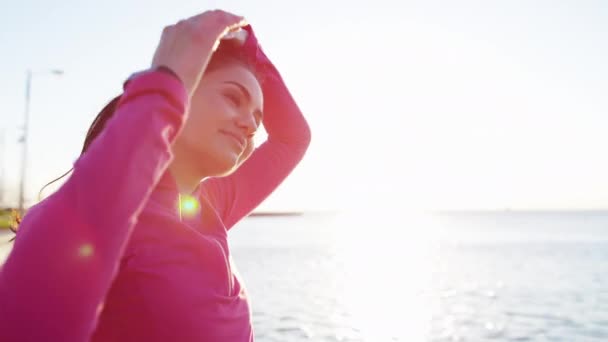 放松身体健康女性拉伸和休息 — 图库视频影像