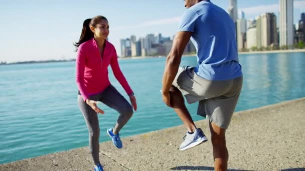 Maschio e femmina che fanno cardio allenamento — Video Stock