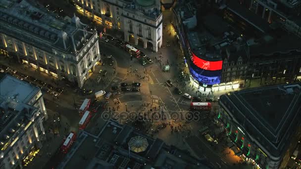 Lluminated byggnaderna i Piccadilly Circus — Stockvideo