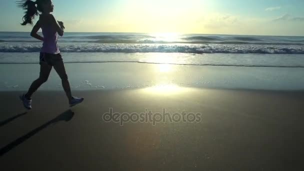 Sportswoman jogging on the beach — Stock Video