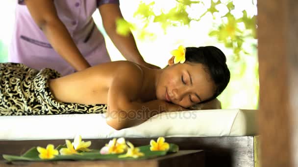 Female enjoying massage — Stock Video