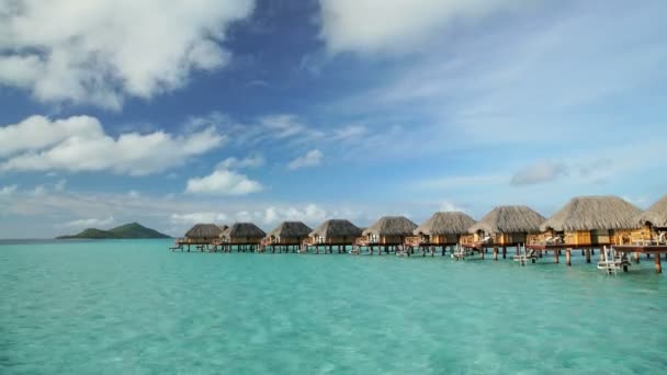 Overwater Bungalows van Bora Bora eiland — Stockvideo