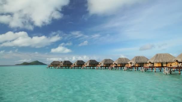 Bungalows subaquáticos de Bora Bora Island — Vídeo de Stock