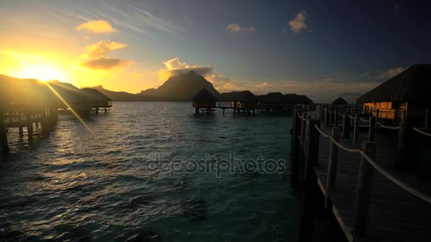 Overwater Bungalows vid soluppgången — Stockvideo