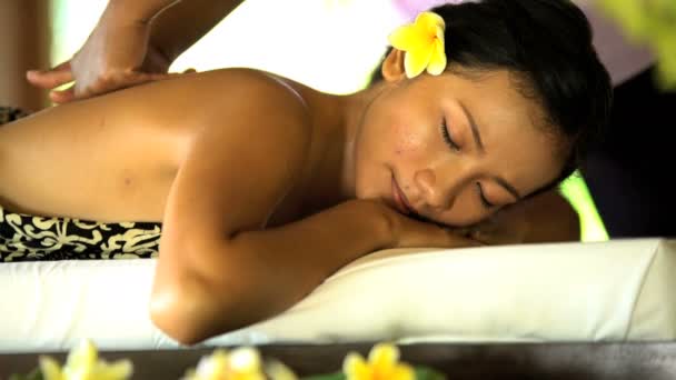 Massage thérapeutique pour femme — Video