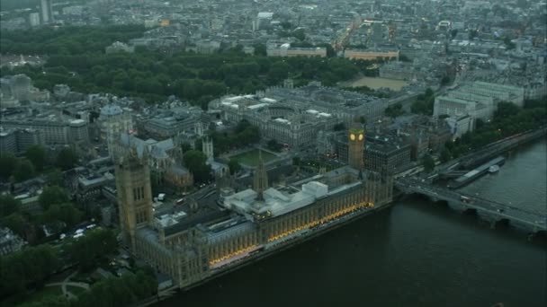 Londra 'daki parlamento binaları — Stok video