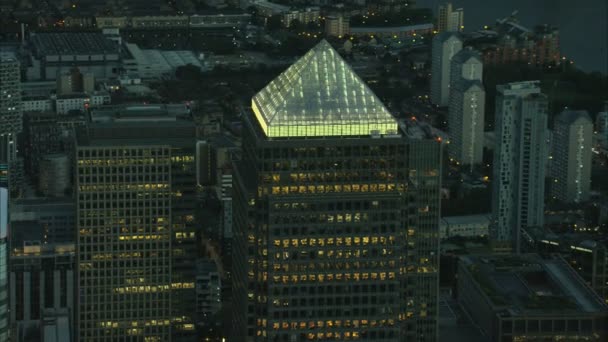 Edifícios no centro de Canary Wharf — Vídeo de Stock