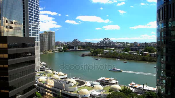 Fähre überquert Brisbane River — Stockvideo