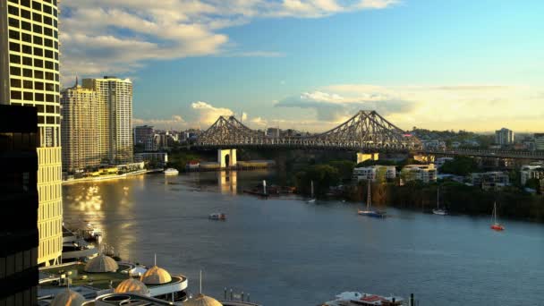 Tráfico en el río Brisbane — Vídeos de Stock