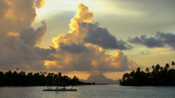 Ostrov Bora Bora lagoon a Mt Otemanu — Stock video