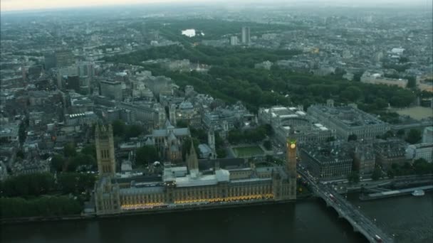 Casas del Parlamento y paisaje urbano de Londres — Vídeos de Stock