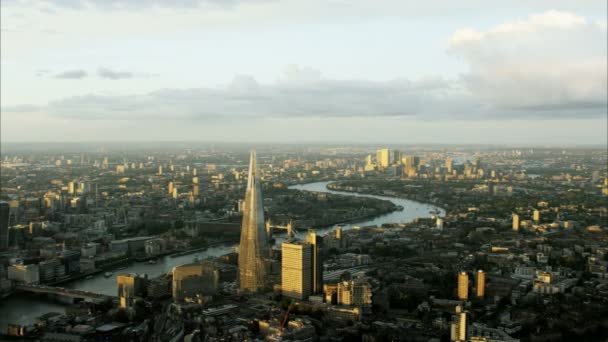 Edificio de rascacielos Shard en Londres — Vídeo de stock